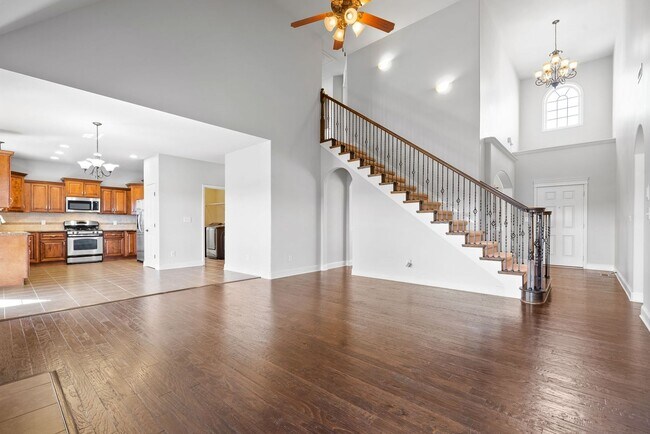 Building Photo - Three Bedroom with Bonus on Exit 8!