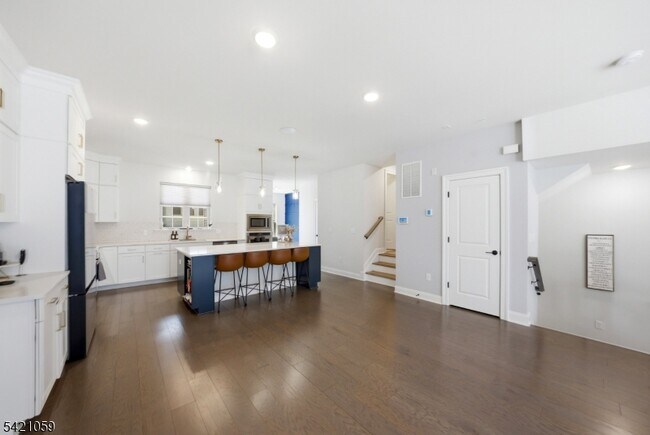 Building Photo - 12 Marigold Ct