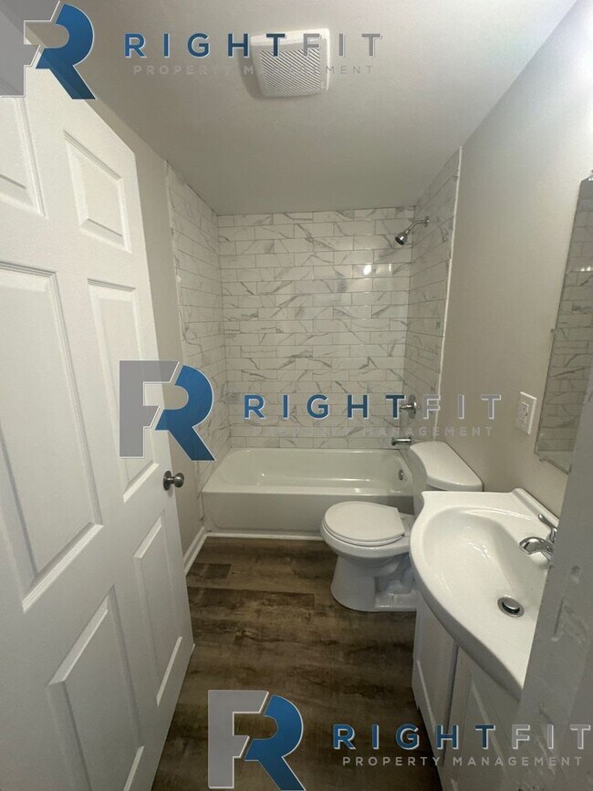 Building Photo - Newly Renovated Home in Middletown