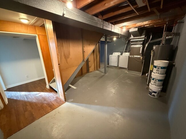 Building Photo - 3BR off 50th and Center