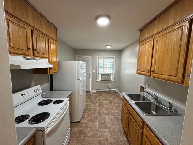 Building Photo - 3432 Washburn Ave