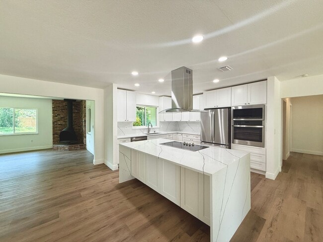 Building Photo - Unique & Renovated 3 Bedroom, 2 and 2 Half...