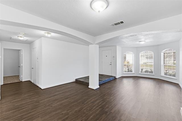 Building Photo - 1124 Breezewood Dr