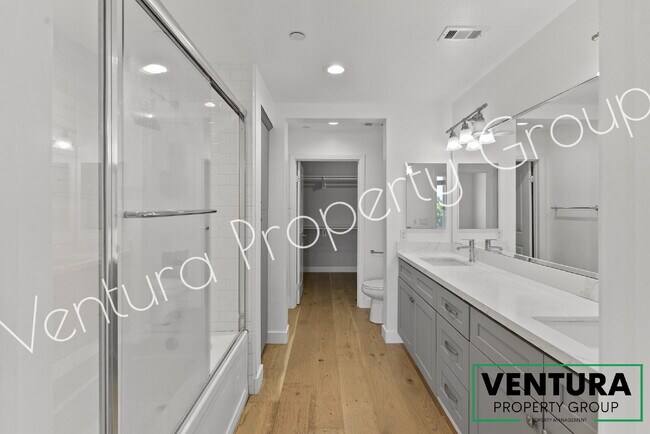 Building Photo - Spacious 2-Bedroom Condo with 2 Full Baths in Oxnards Channel Island