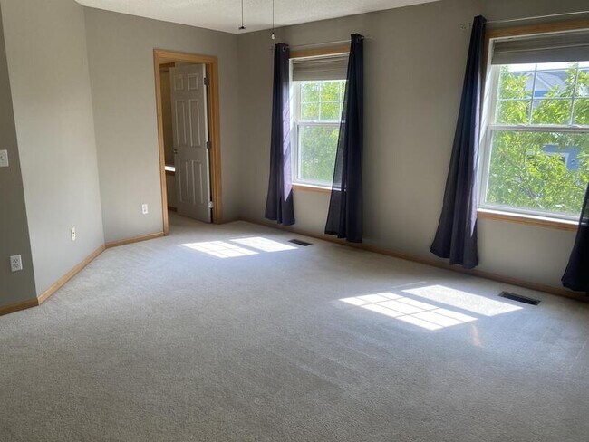 Building Photo - 6637 Lamplight Dr