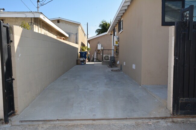 Building Photo - 4137 W 160th St