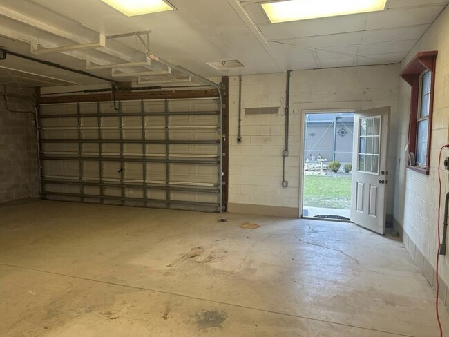 Building Photo - 4236 SW 102nd Pl