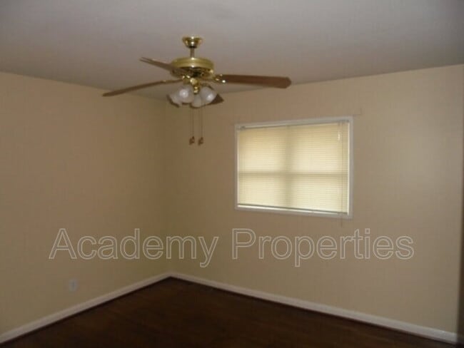 Building Photo - 105 E Mimosa Dr