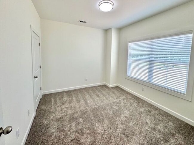 Building Photo - Now Leasing at Cedar Bluff – 4BR Townhomes...