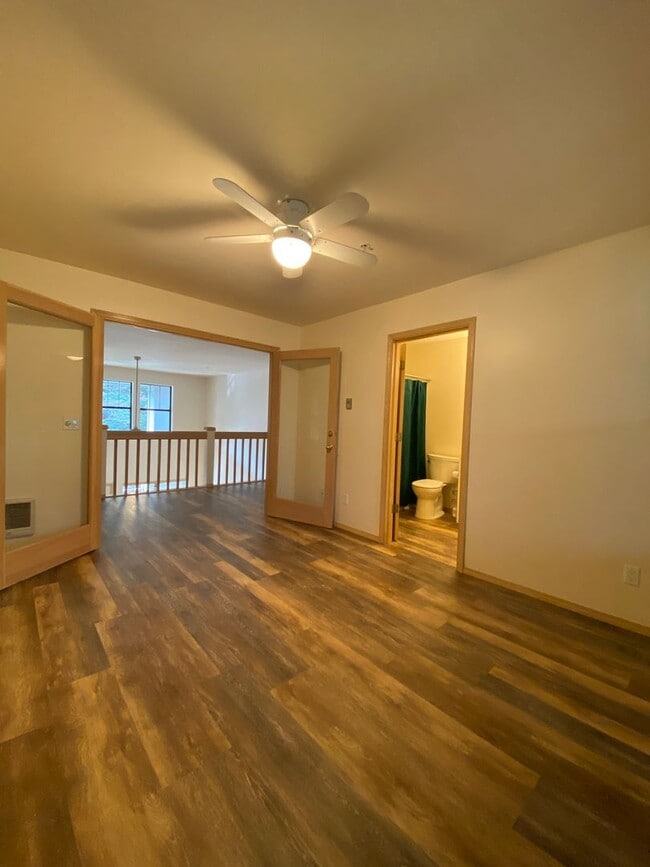 Building Photo - 2 bedroom | 2 Bath Condo in Hood River