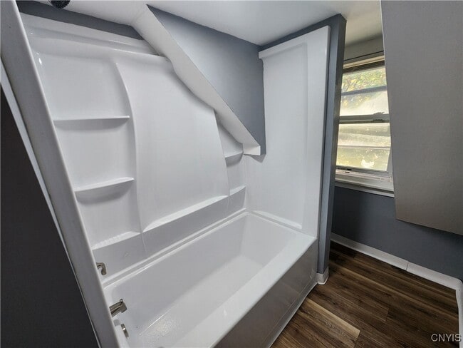 Building Photo - 927 State St