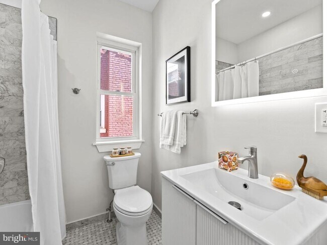 Building Photo - 532 Shepherd St NW