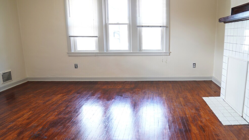 Building Photo - 3406 Beechwood Blvd