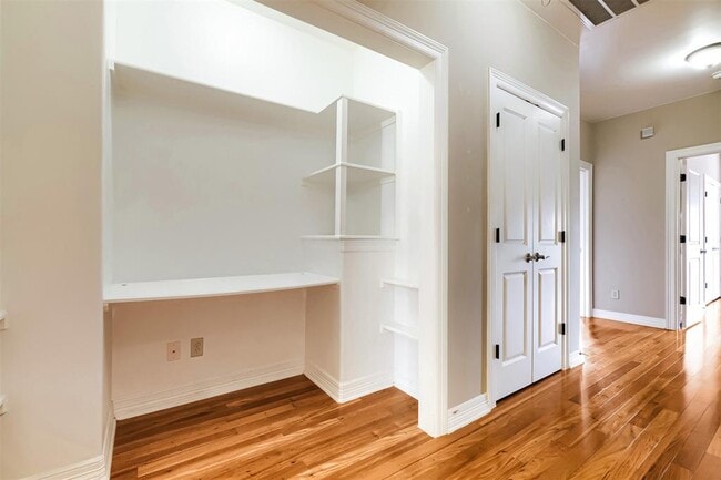Building Photo - 2506 Camden Park