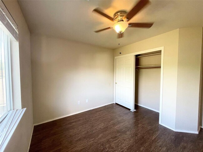 Building Photo - 10512 Hainsworth Park Dr