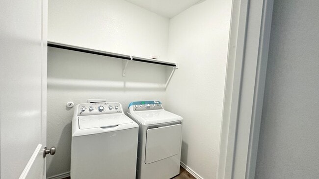 Building Photo - 113 Allegro Dr