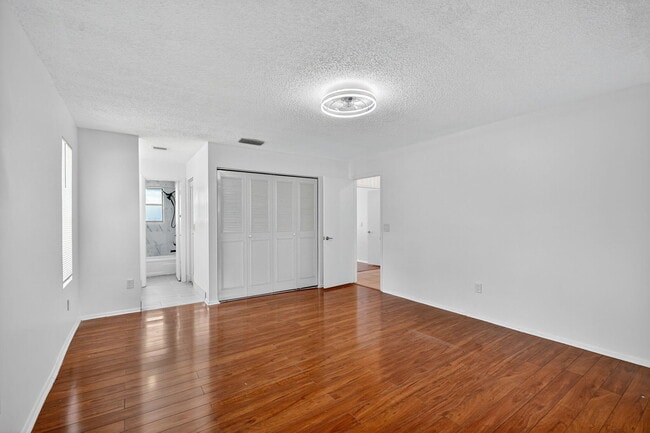 Building Photo - 270 Beaver Dam Ct