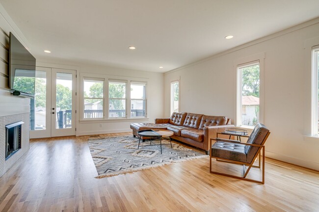 Building Photo - Partially Furnished Beauty