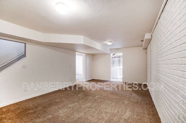 Building Photo - 3660 Willow Run Dr