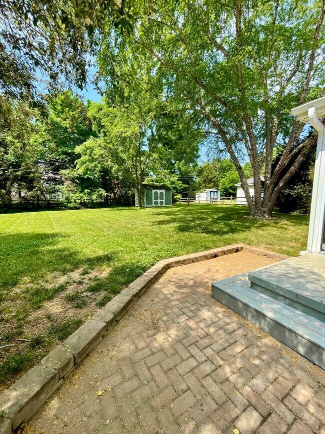 Building Photo - Adorable Home in Raeburn! 3Br/2BA