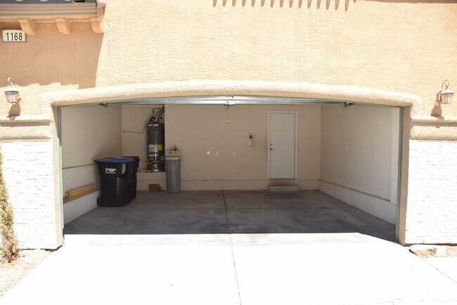 Building Photo - HENDERSON UPGRADED 4 BEDROOM HOME