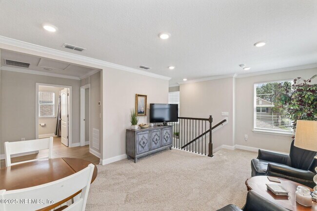 Building Photo - 121 Thistleton Wy