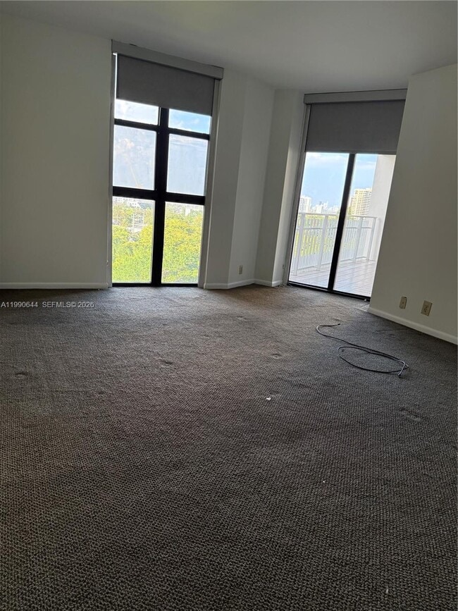 Building Photo - 2000 Towerside Terrace