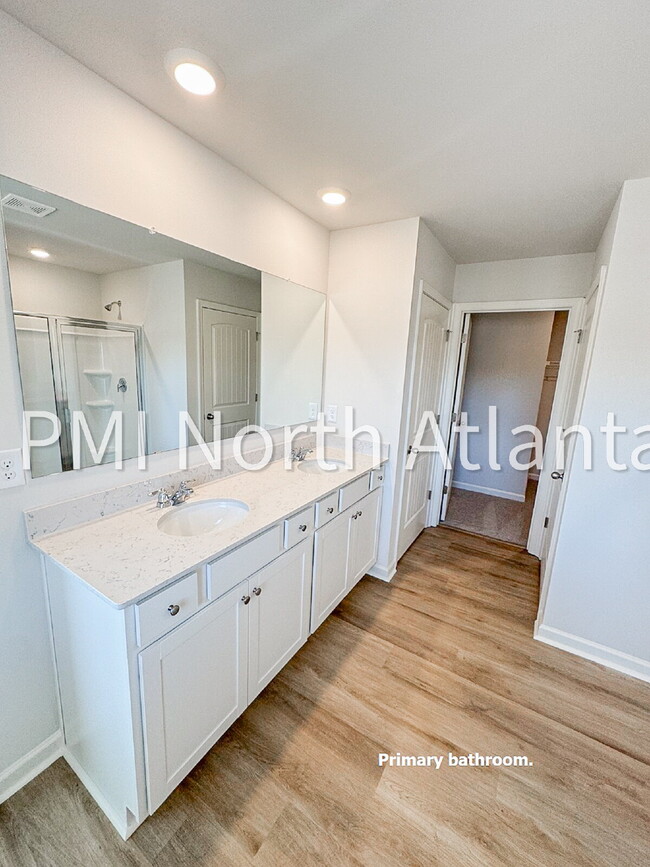 Building Photo - Brand New Flowery Branch Townhome