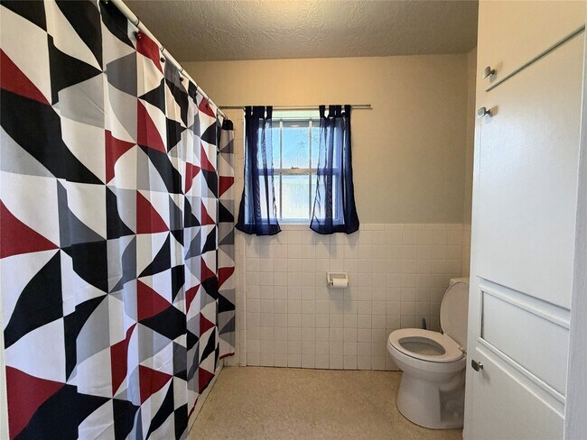Building Photo - 2603 Brom-Bones Dr