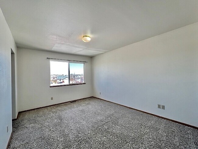 Building Photo - 4 Bedroom Home in Pronghorn Glen with Mountain Views