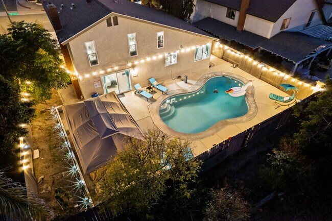 Building Photo - 13737 Via Tres Vistas