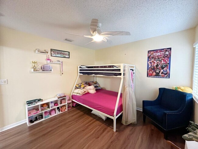 Building Photo - 5152 Woodfield Way