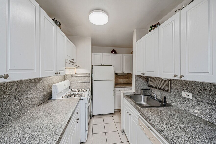 Building Photo - 6125 97th St