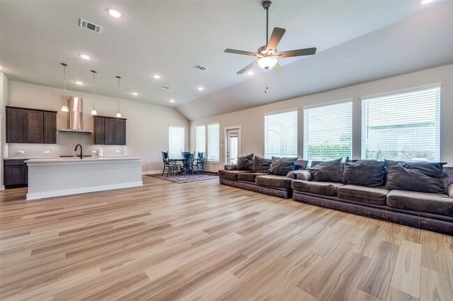 Building Photo - 2958 Frederick Dr