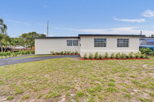 Building Photo - 4BR Corner Home (4th from FL Room) | No HOA | Large Fenced Yard | Move-In Ready