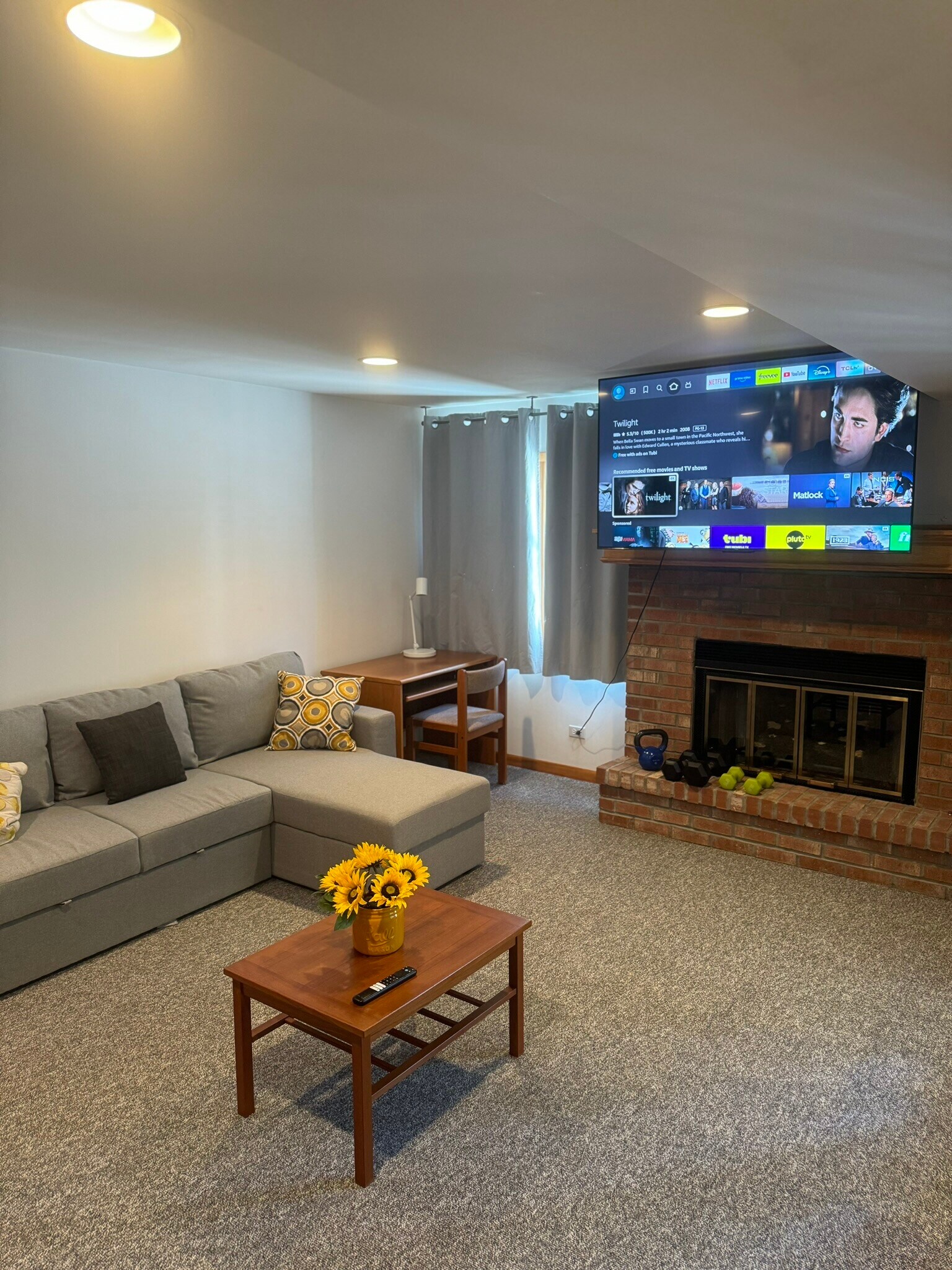 Building Photo - 7S485 Lynn Dr