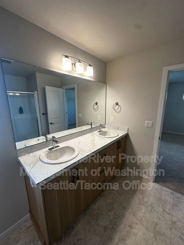 Building Photo - 18201 35th Ave Ct E
