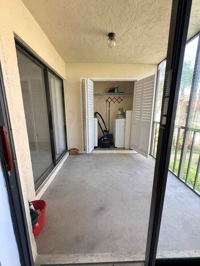 Building Photo - 7714 Tahiti Ln
