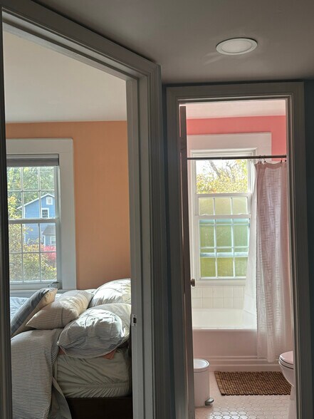 Building Photo - 305 E Duncan Ave