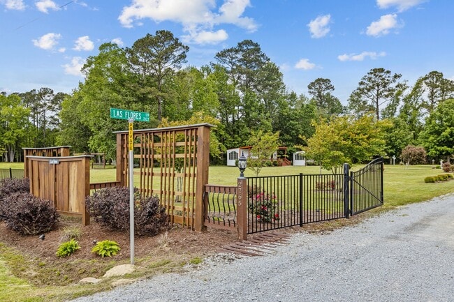 Building Photo - 2110 Las Flores Ln
