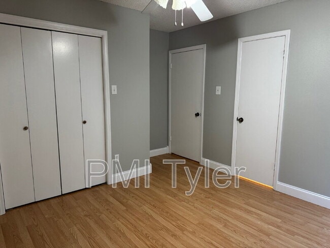 Building Photo - 1005 Towne Lake Dr