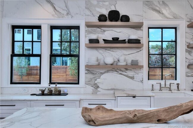 Building Photo - 18 Danbury Ave