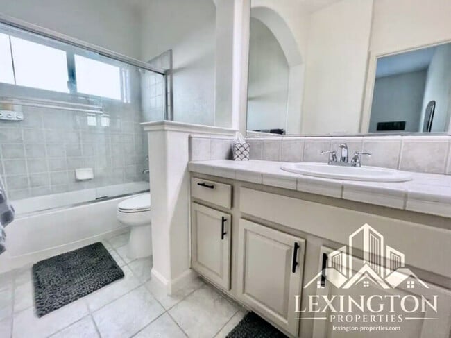 Building Photo - Stunning, 5BD/3BA Home, in West Sacramento with a Pool and BBQ!