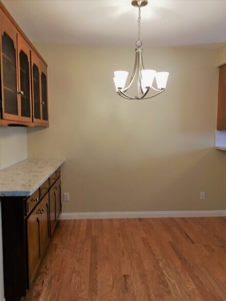 Building Photo - 10961 Palms Blvd