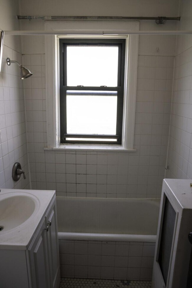 Building Photo - 4837 N Wolcott Ave