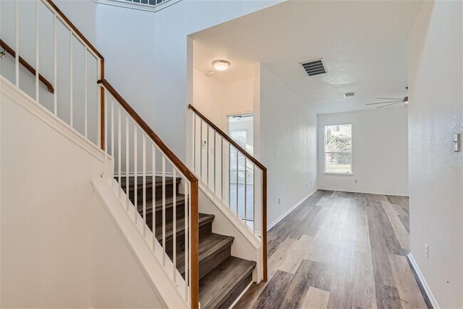 Building Photo - 115 Killian Loop
