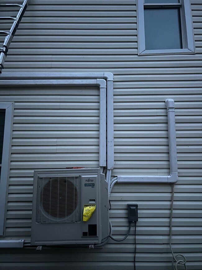 Building Photo - 525 Baltimore St