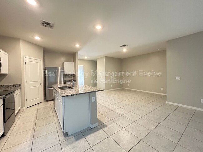 Building Photo - 6511 W Magdalena Ln