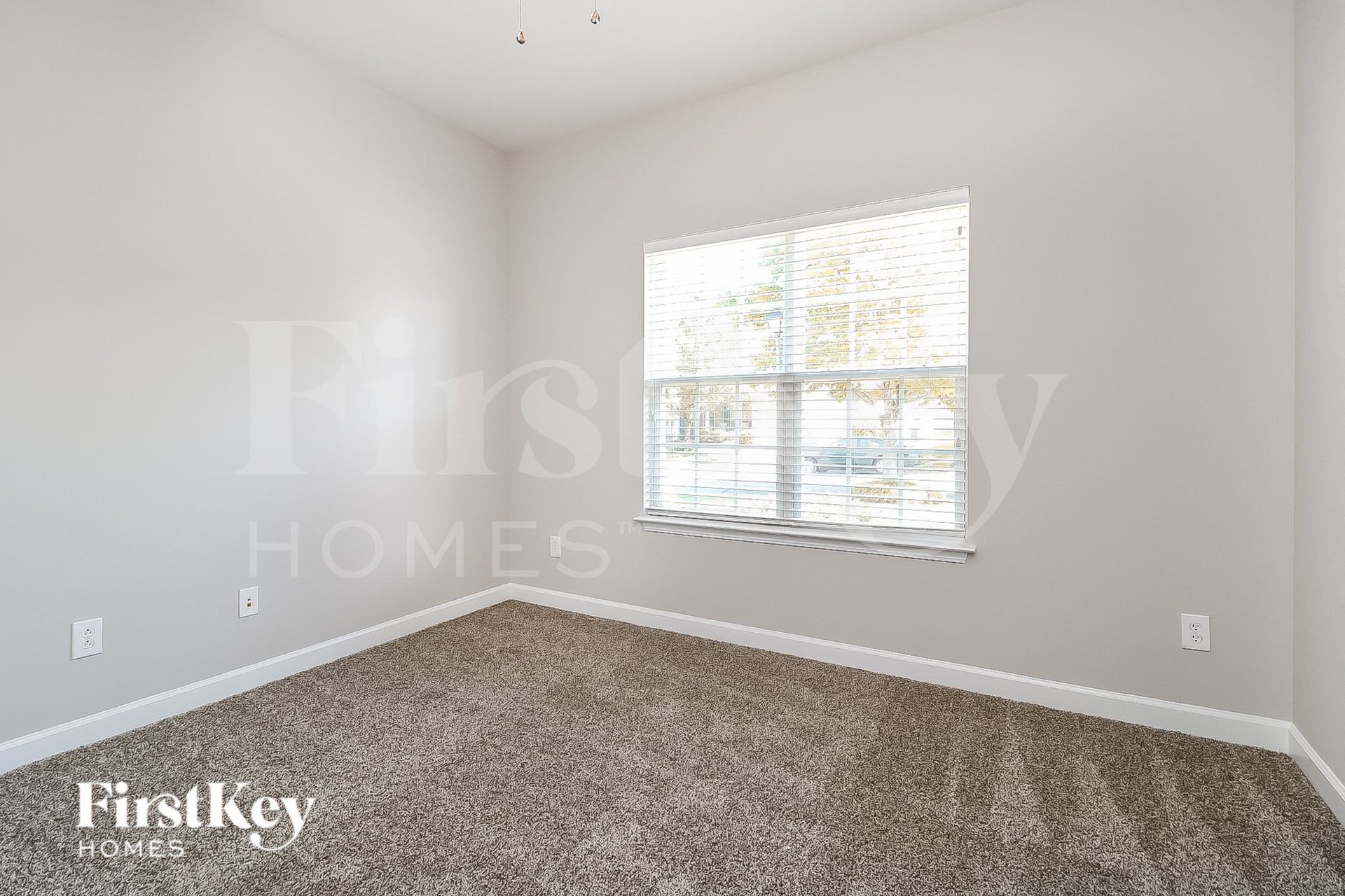 Building Photo - 6255 Glen Way Dr