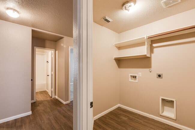 Building Photo - 17006 Marlin Spike Way